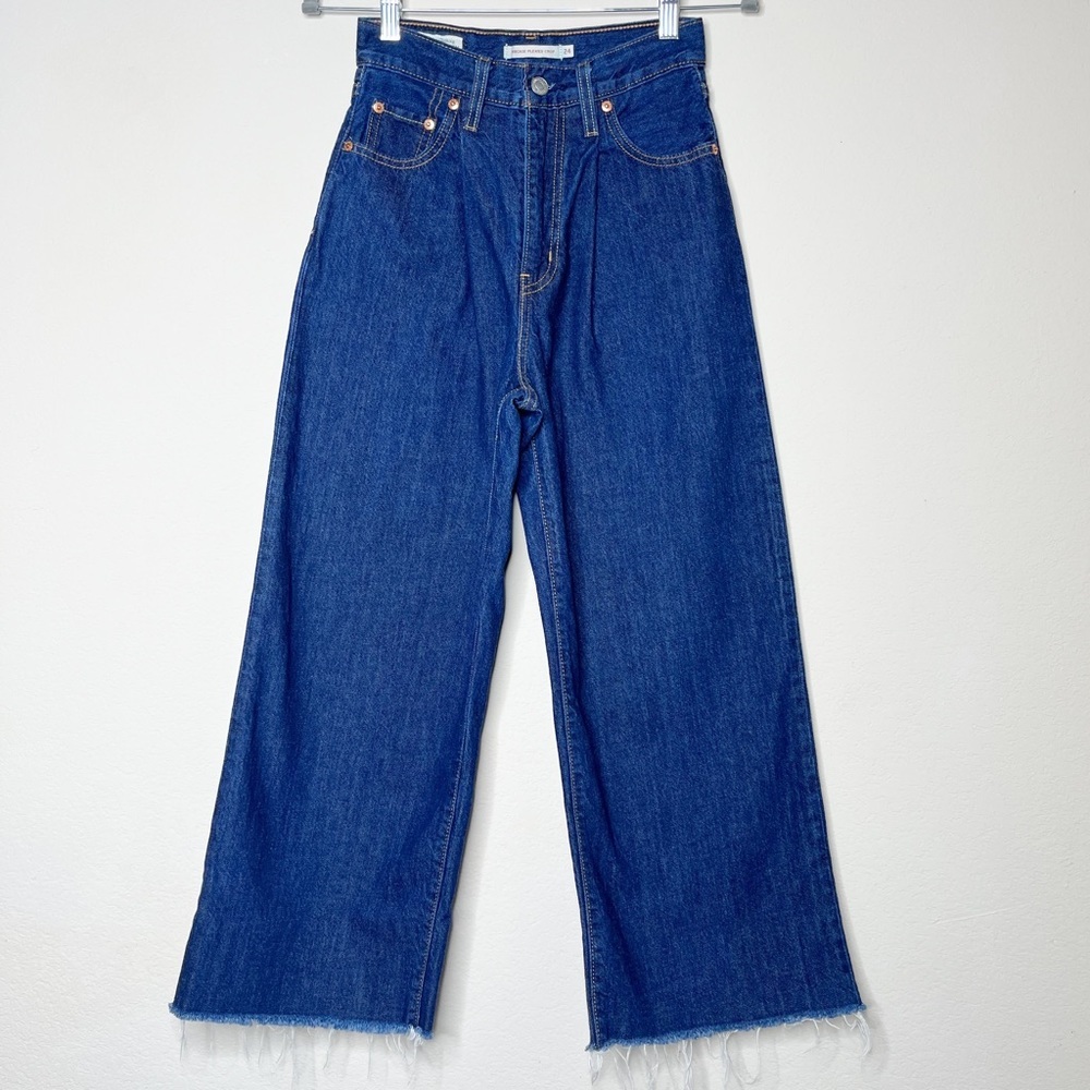 Levi’s Ribcage Pleated Crop Jean